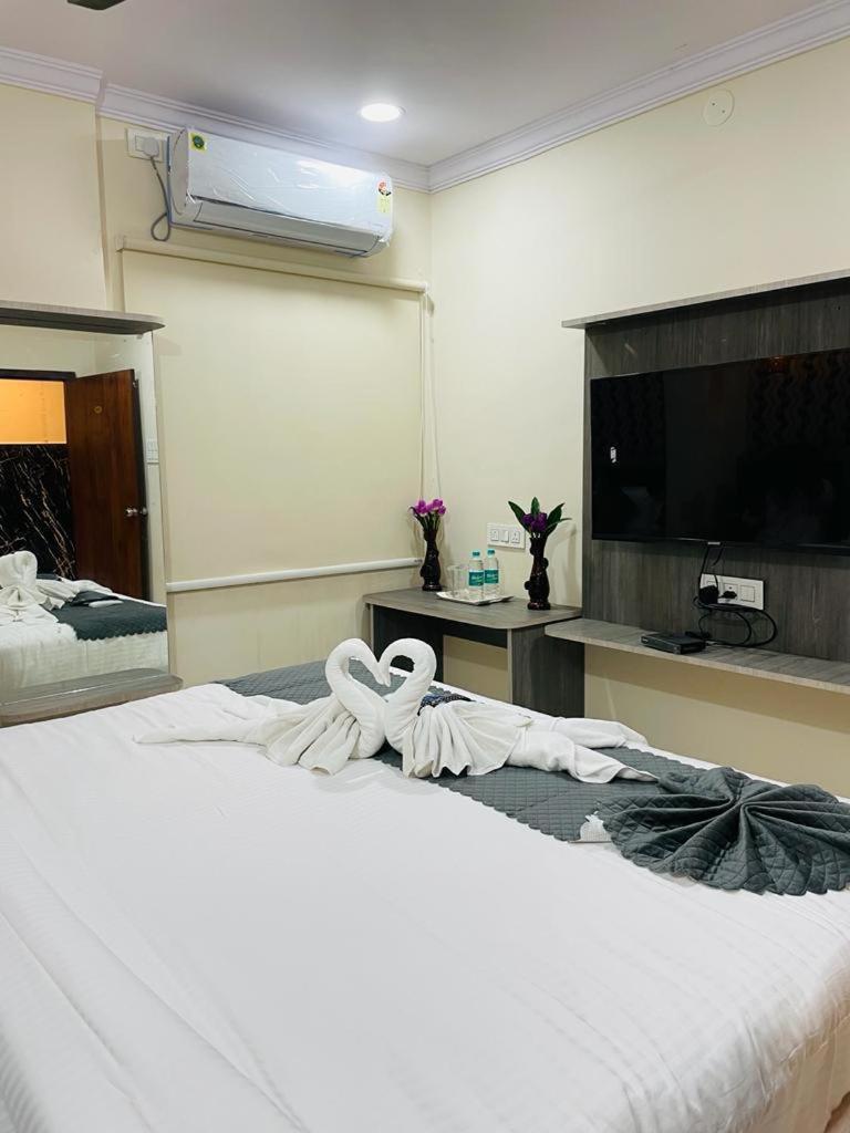 Hotel Blue Petals Shamshabad Zewnętrze zdjęcie