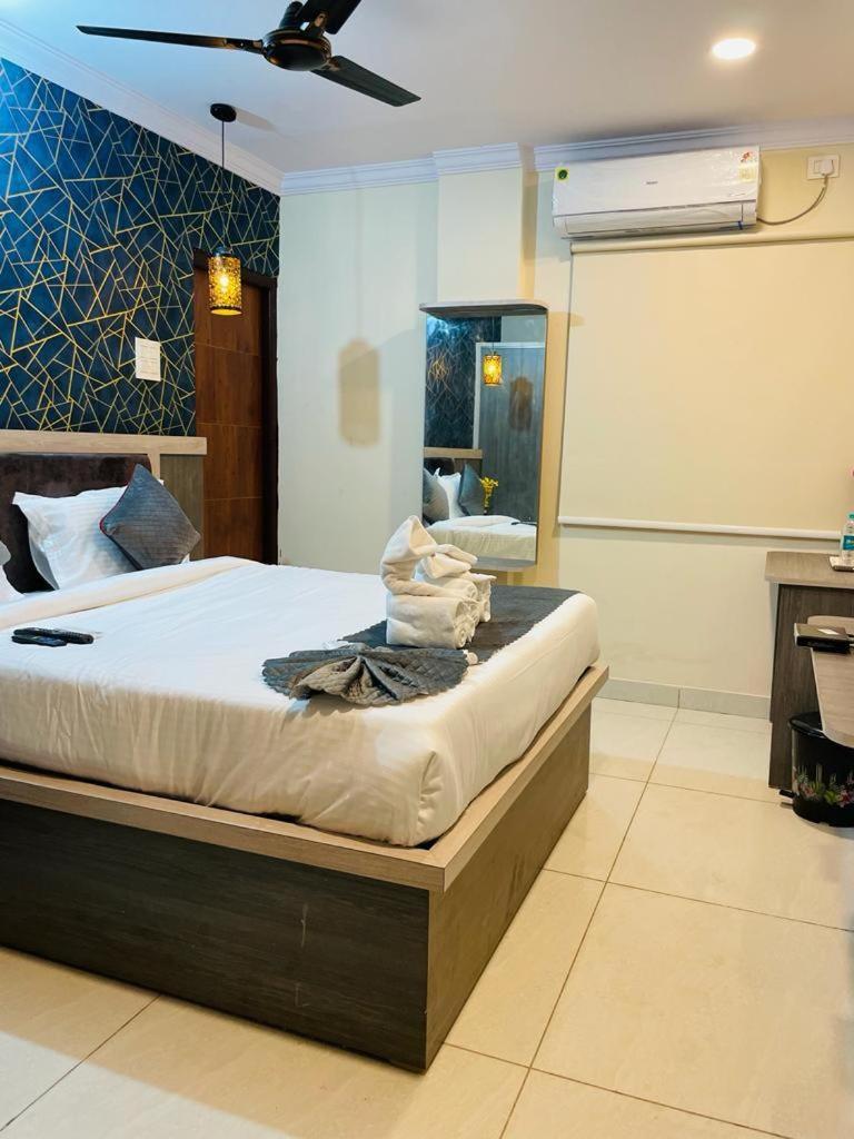 Hotel Blue Petals Shamshabad Zewnętrze zdjęcie