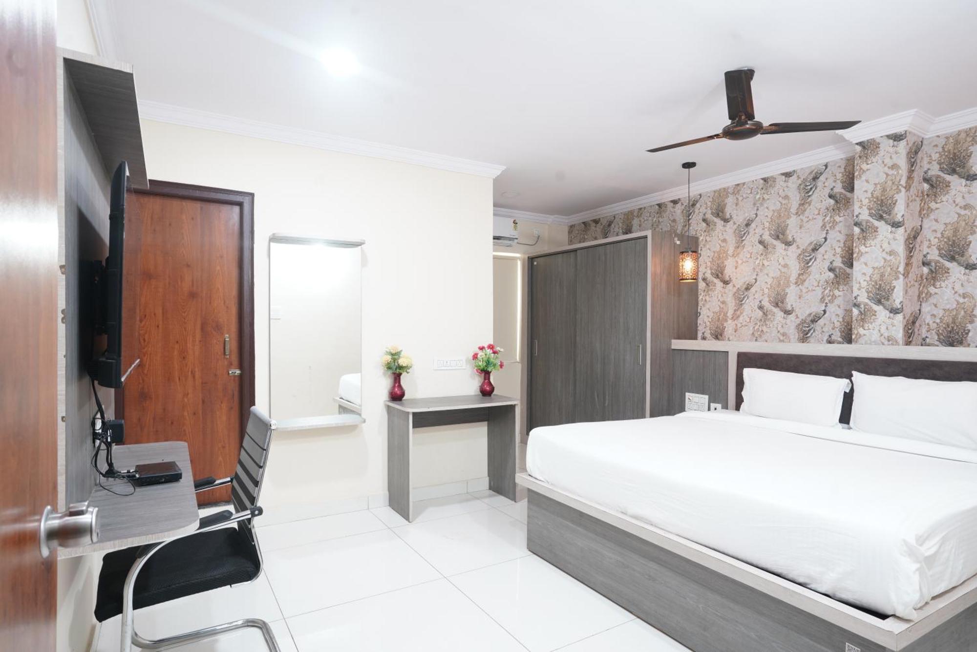Hotel Blue Petals Shamshabad Zewnętrze zdjęcie