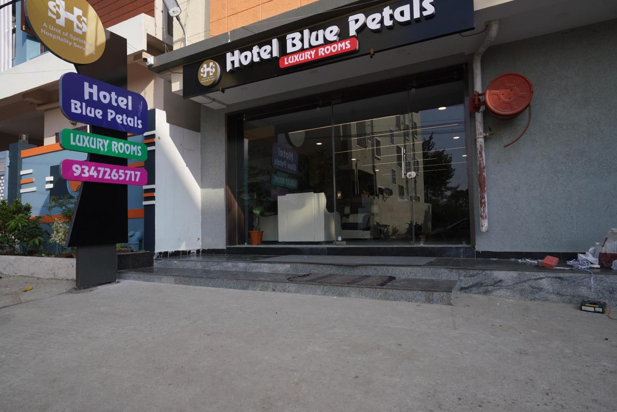 Hotel Blue Petals Shamshabad Zewnętrze zdjęcie